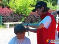 邵东10家企业爱心义剪情暖环卫工人