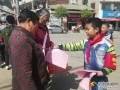 高崇山镇开展创建文明城市志愿者活动