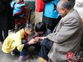 邵东县城区二完小：大手牵小手走进敬老院 传承孝德献爱心