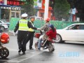 北塔交警融“创文”教育于执法