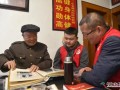 “红心林”志愿者与革命老同志重温老照片背后的故事
