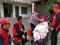 双清区佘湖社区组织志愿者慰问社区老人