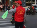 在市区各大街道遇见“红马甲”，很暖心