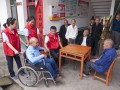 武冈市税务局巾帼志愿者关爱老人