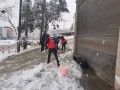 北塔区状元洲街道开展清扫积雪、消除隐患、关爱弱势群体活动