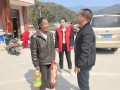 城步威溪乡正冲村爱心人士慰问困难群众