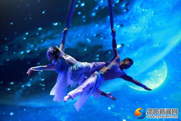 4.精彩的情侣绸吊表演_副本