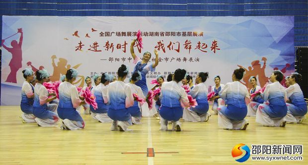 《文明之花满人间》