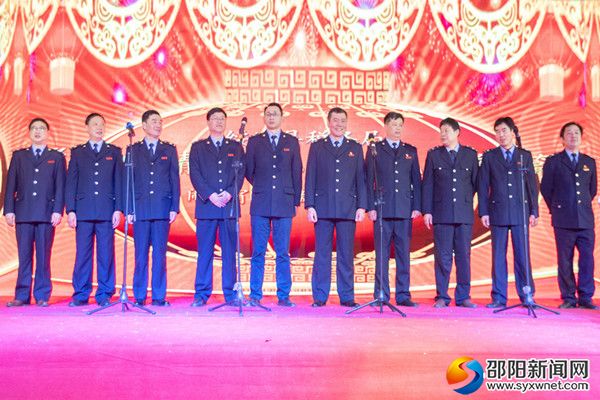 该局党委领导班子合唱《团结就是力量》