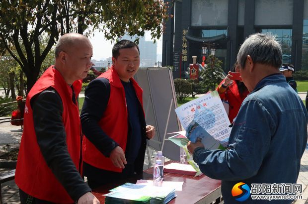 在湘窖就业进行进企业宣传