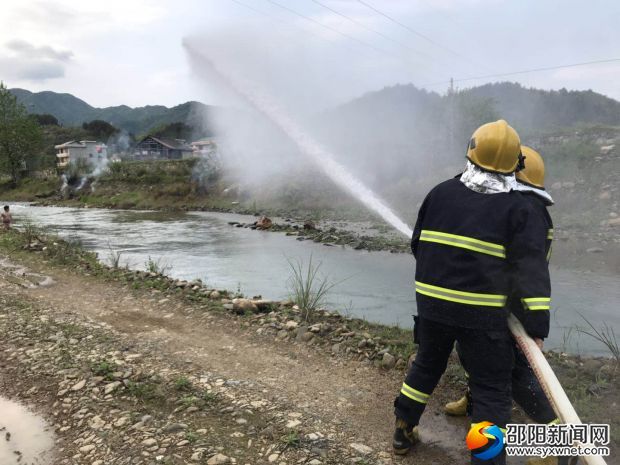 武阳镇开展灭火演练现场