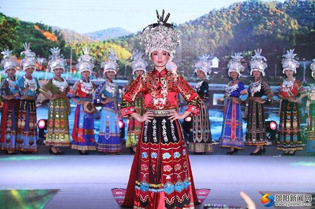 “印象城步-苗韵霓裳”苗服苗绣展示巡演活动1