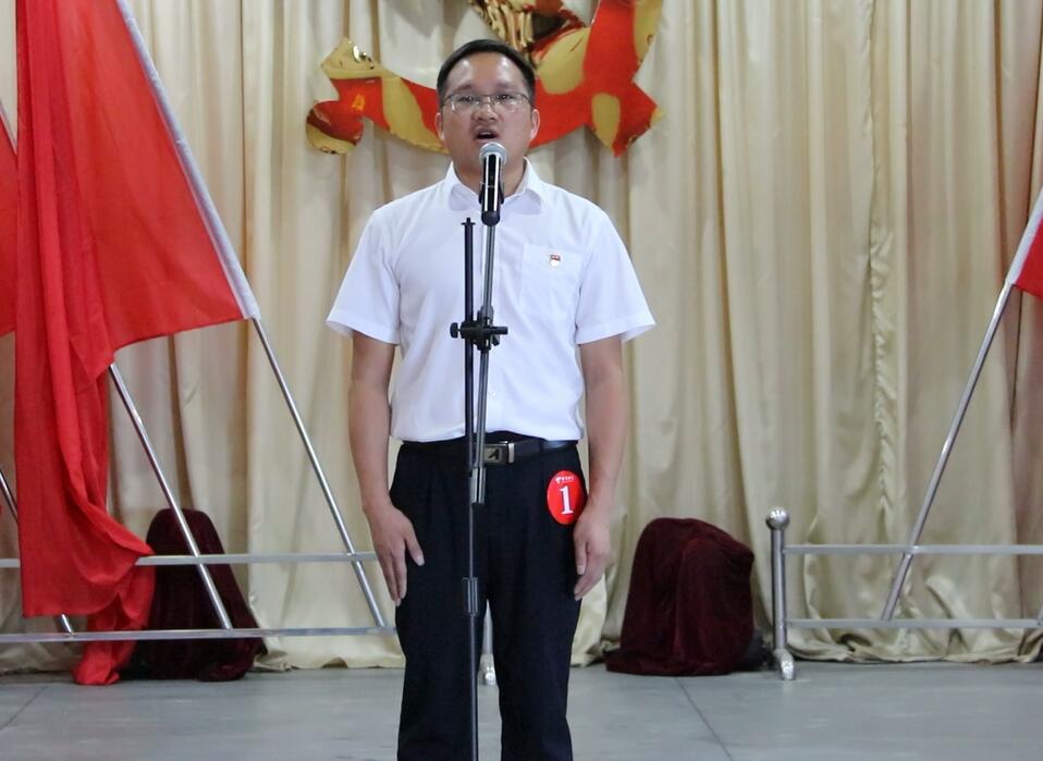 8、1号选手杨国梁演讲题为《永远跟党走 让激情飞扬》.jpg