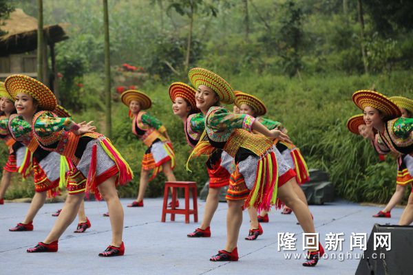 　“南国雪峰、花飞花瑶” 实景演出现场