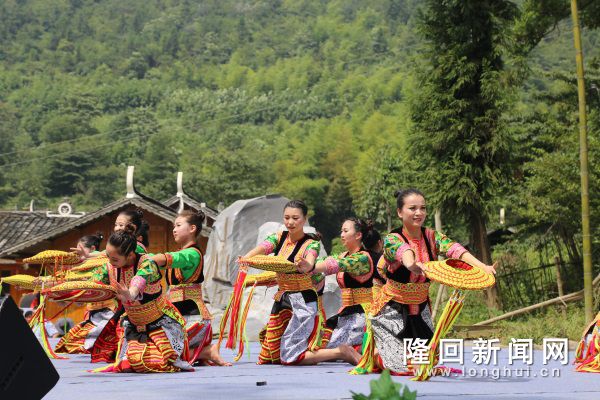 “南国雪峰、花飞花瑶” 实景演出现场