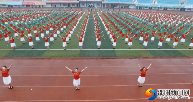 千人广场舞图片3