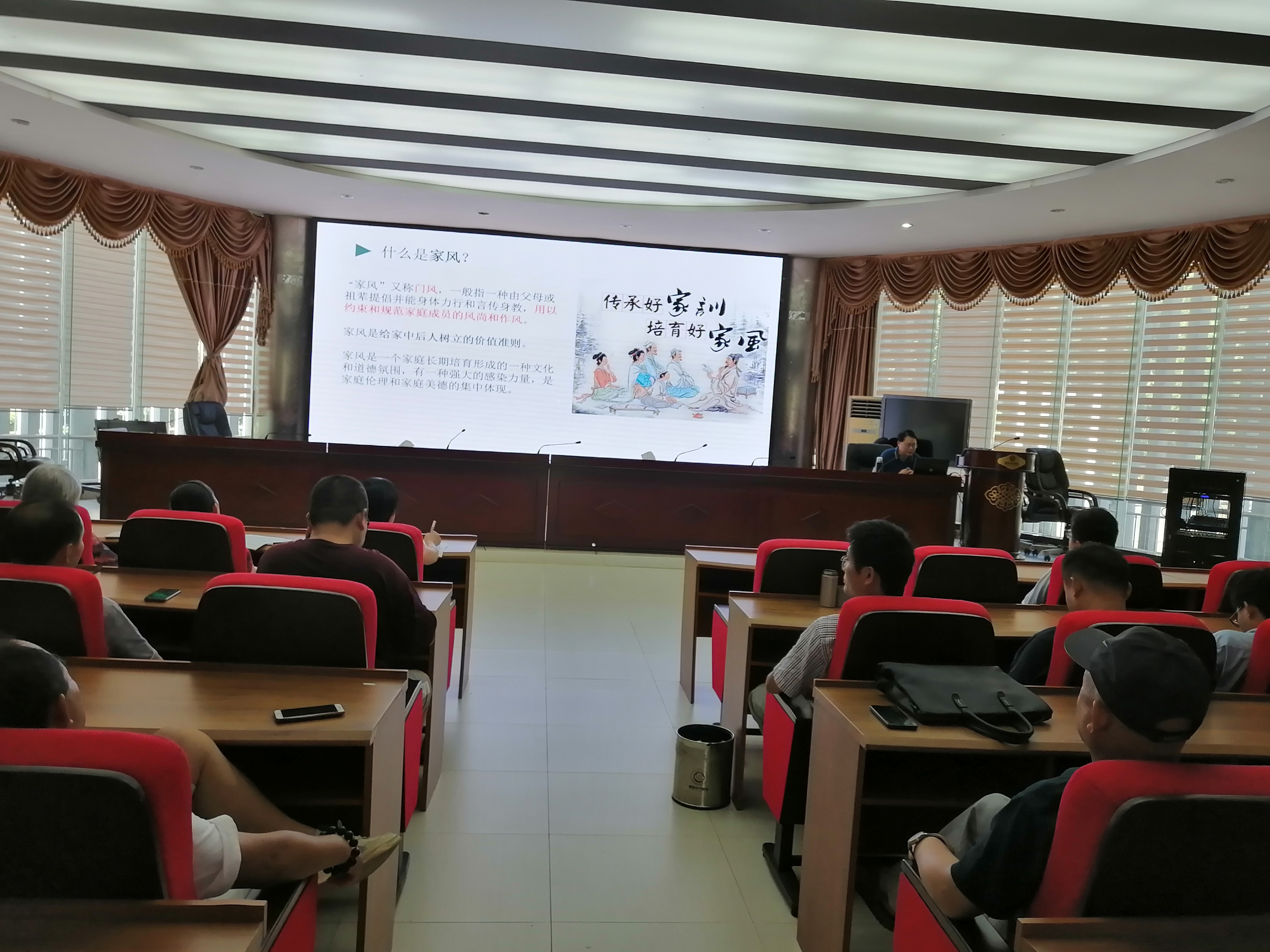 8月7日，市气象局在多功能厅举办家风家训讲座5.jpg