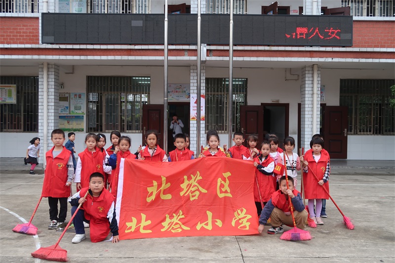 二年级志愿者服务小队1_.jpg