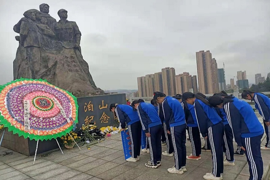 清明祭英烈1.jpg