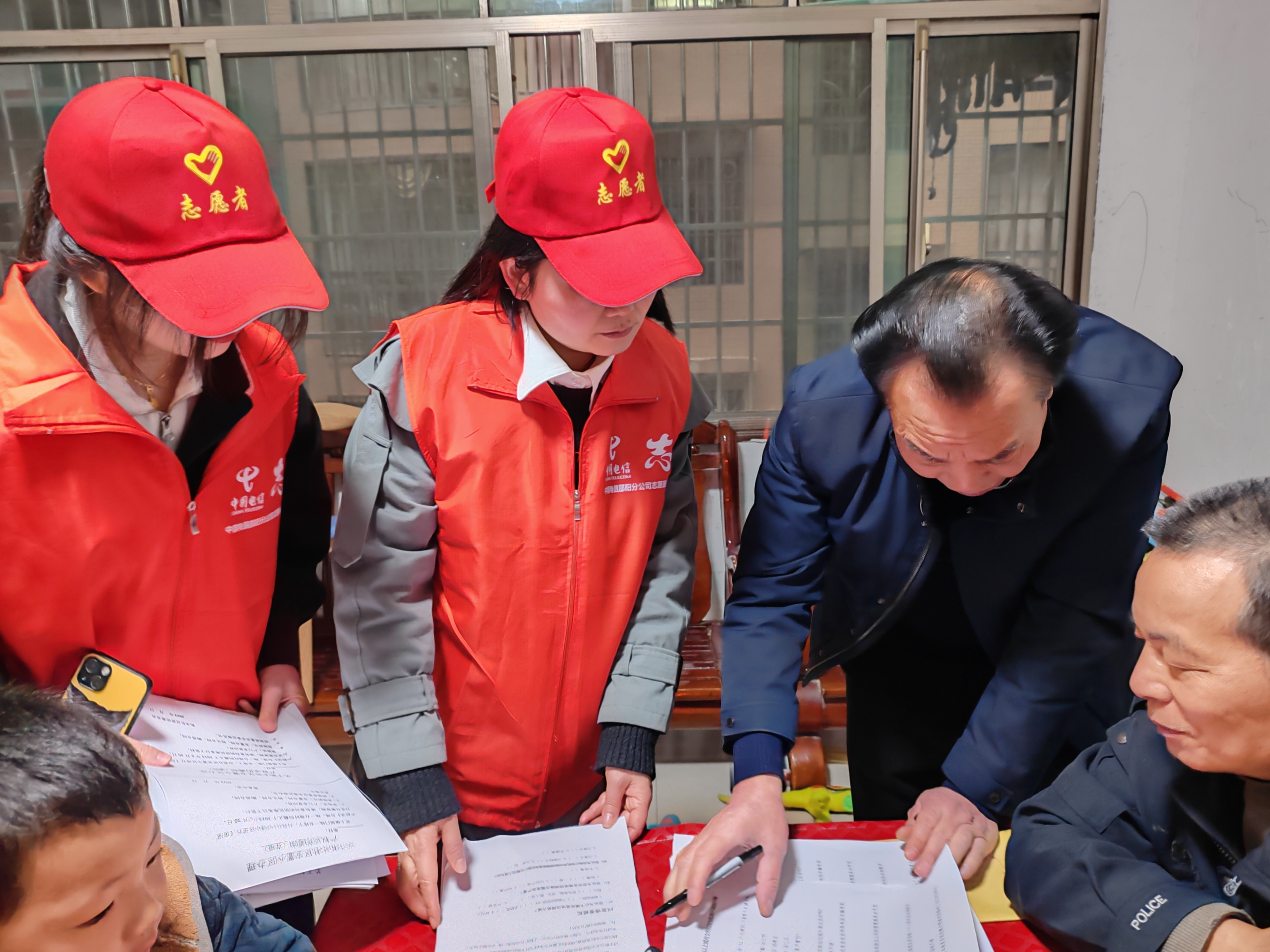 5.邵阳电信公司党团志愿者进行创文入户调查活动.jpg