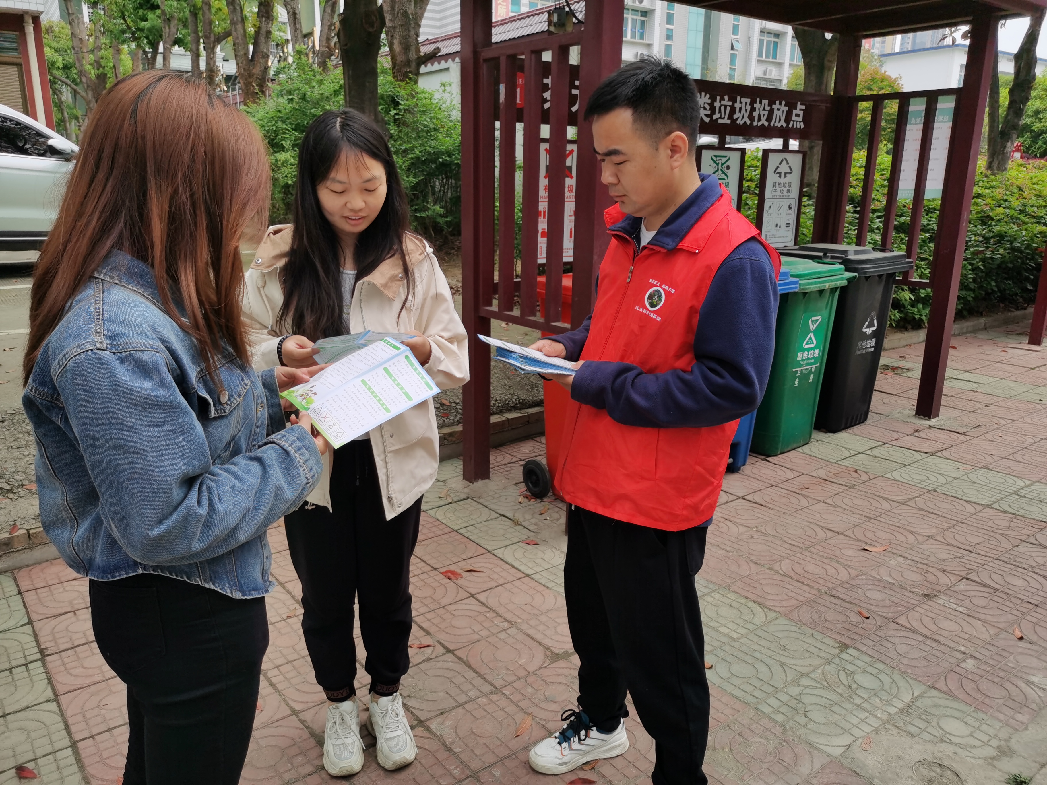 4.10垃圾分类.jpg