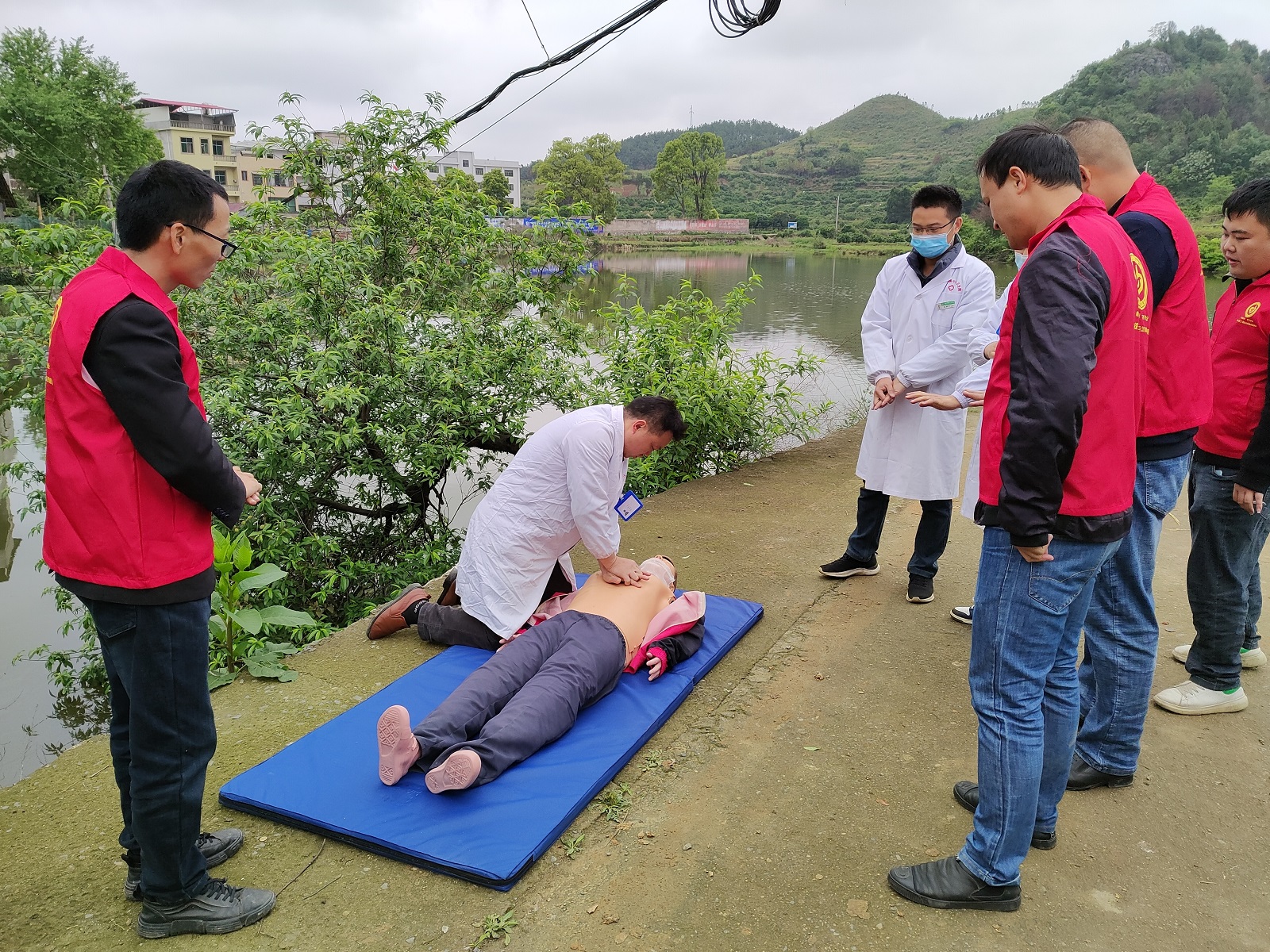 防溺水演练照片 (2).jpg