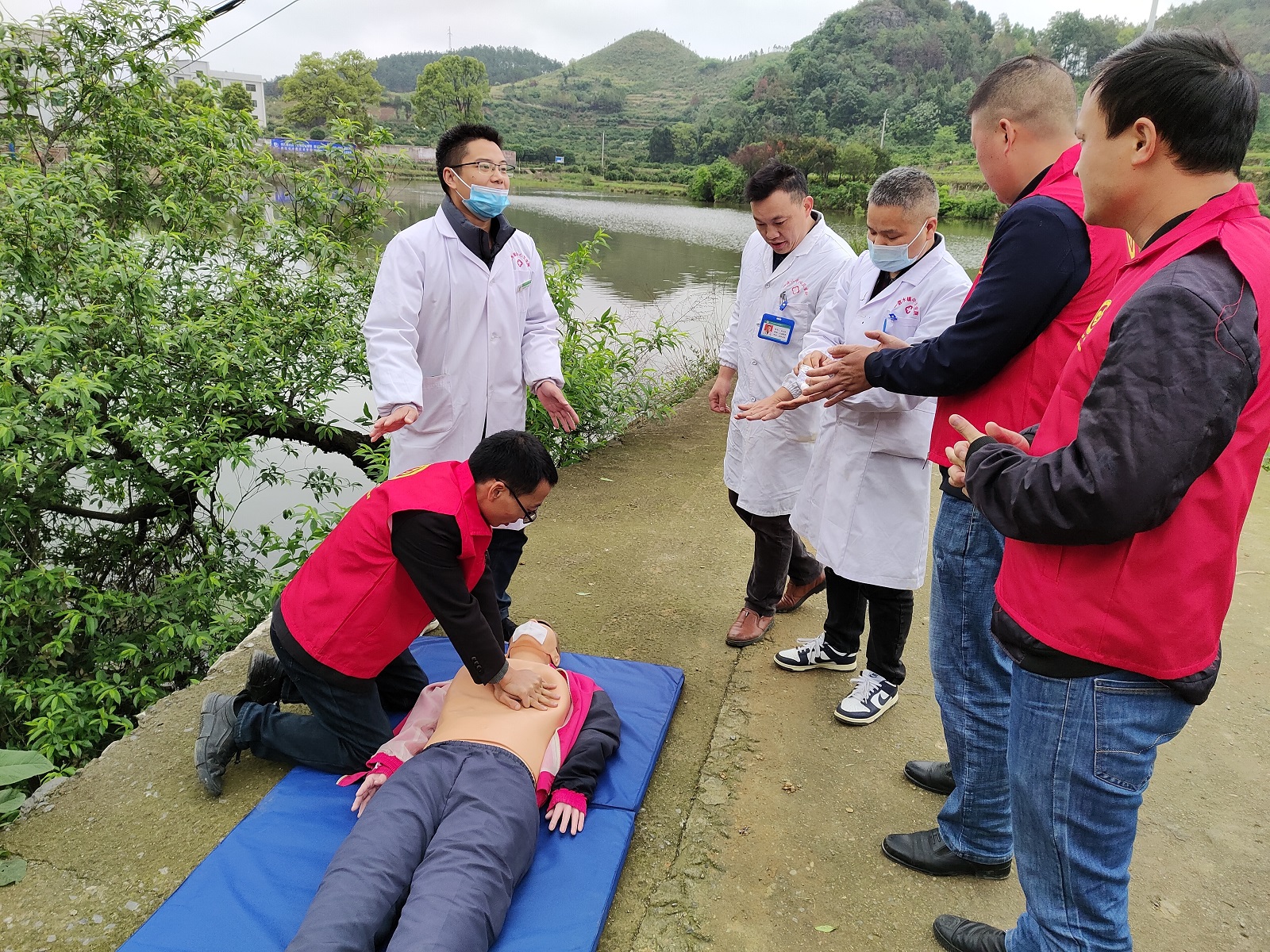 防溺水演练照片 (4).jpg