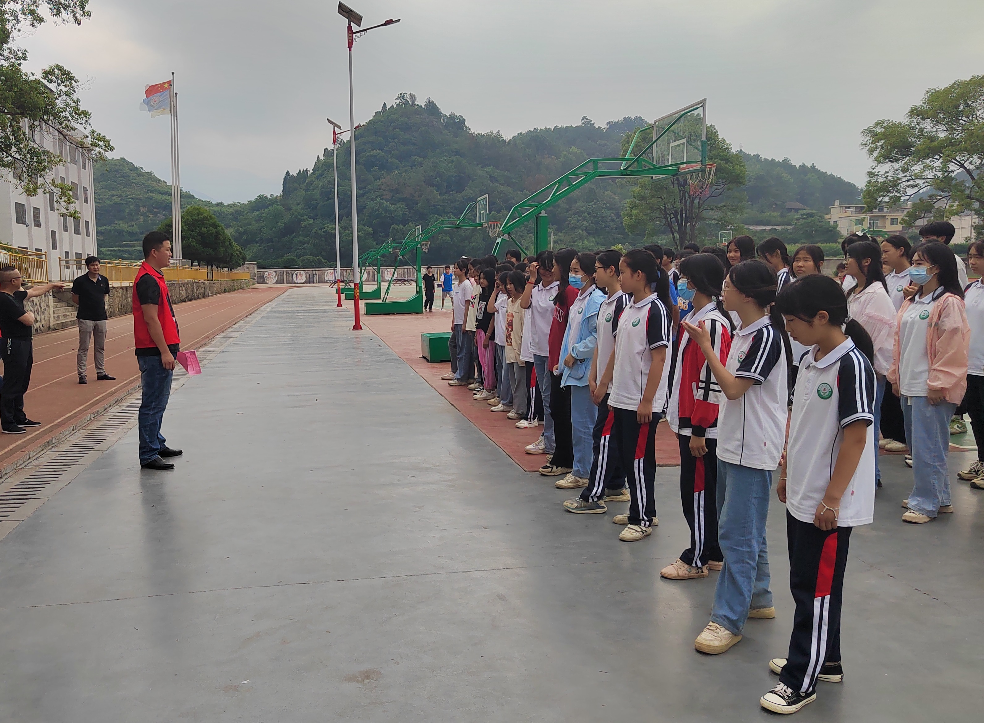 防溺水教育宣讲、签名活动 (1).jpg