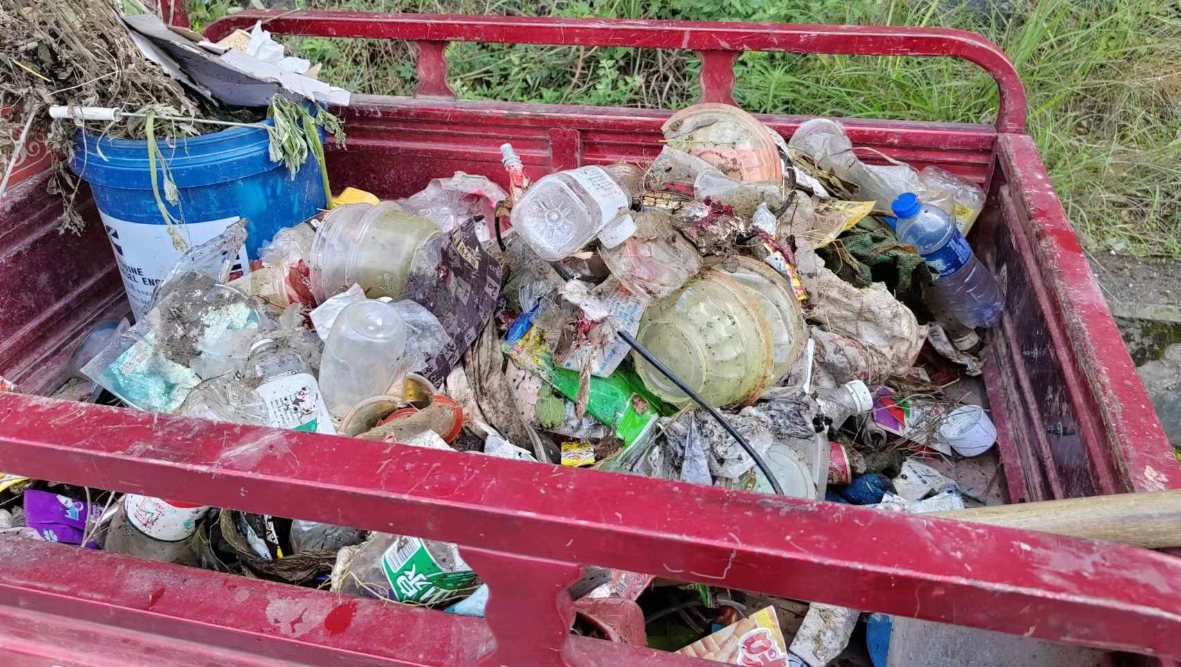 新宁县一渡水镇：志愿者齐行动，同心共建美好家园 (3).jpeg