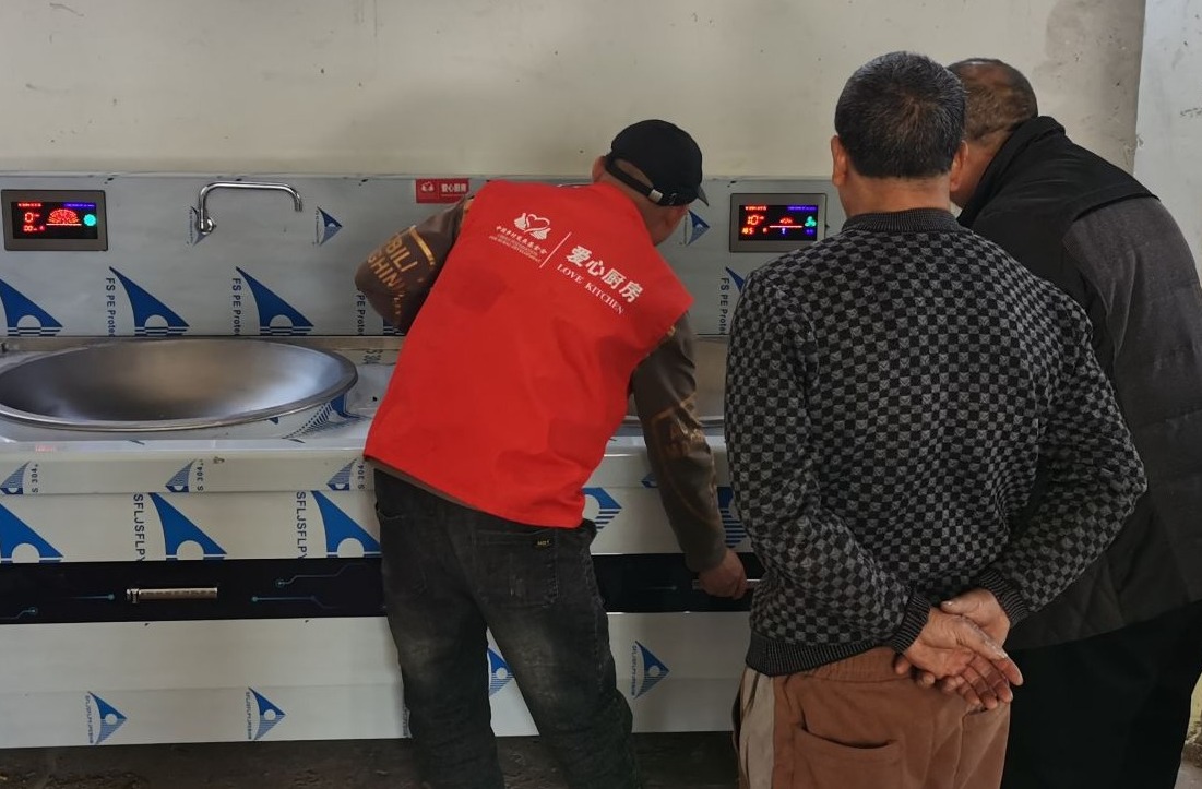 城步：爱心厨房温暖苗乡学子